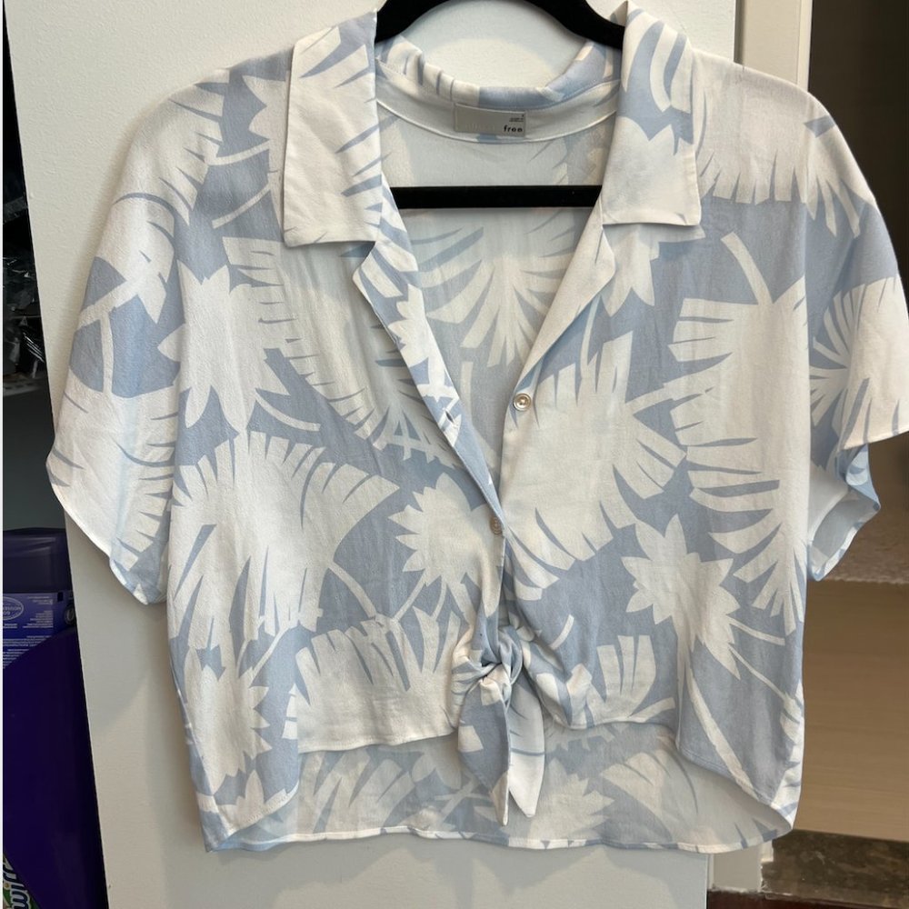 Aritzia- Wilfred Free the Tie Front Blouse